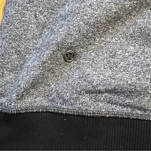 Lululemon Sz 2 Women's Gray Hoodie Om & Roam Zipper On The Side Sweatshirt - Picture 8 of 8